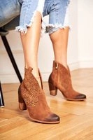 Odstíny hnědé a béžové