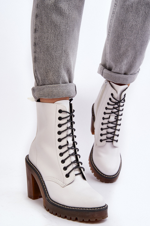 Dámské bílé kozačky na podpatku Arove