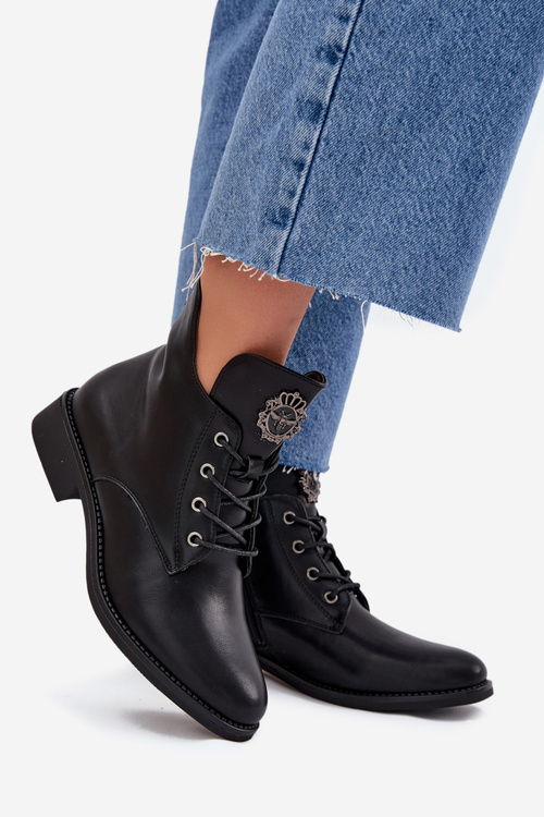 Nízke Dámske Čižmy Na Ploškom Opätku S Dekoratívnym Detailom Zateplené Čierne Cylira