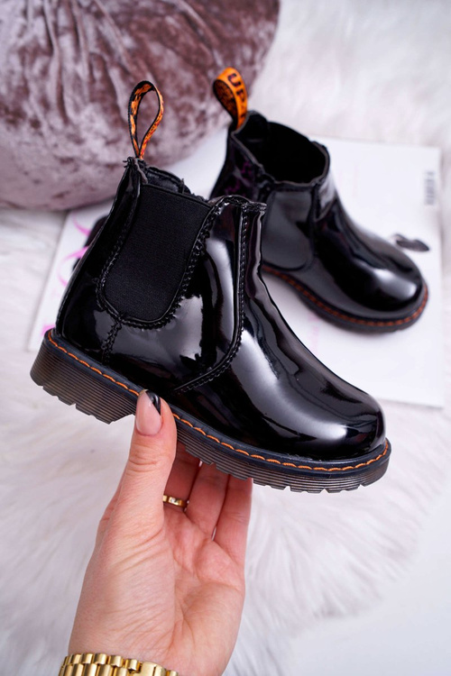 Detské topánky izolované zipsom lakovaným čiernym gustrom