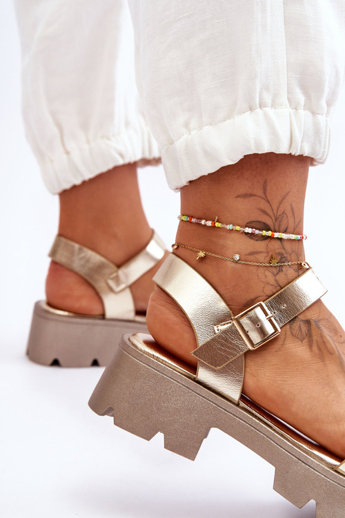 Dámske kožené sandále s ozdobou zlatého emori