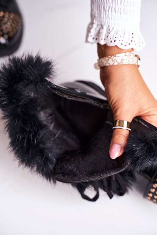 Ženské izolované topánky s kamienkami a kožušinami lakované glam