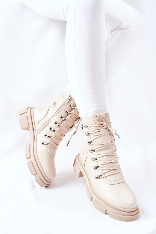 Ženské izolované béžové topánky perfektné