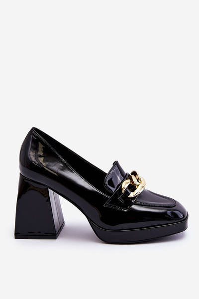 Čerpadlá na masívnej päte čiernej Nataly