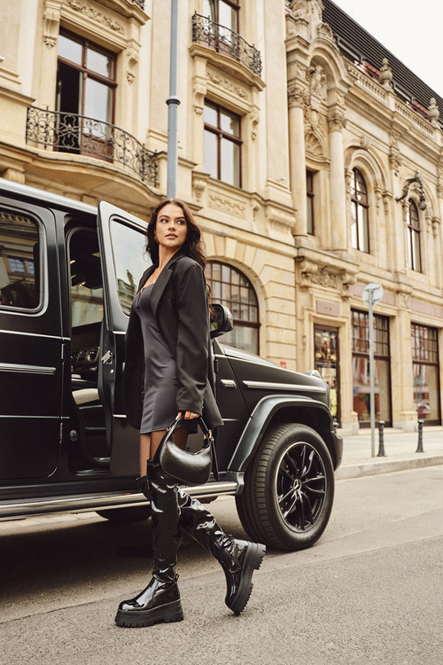 Lakovane Čižmy Nad Kolená Na Masívnej Platforme Čierne Ravela