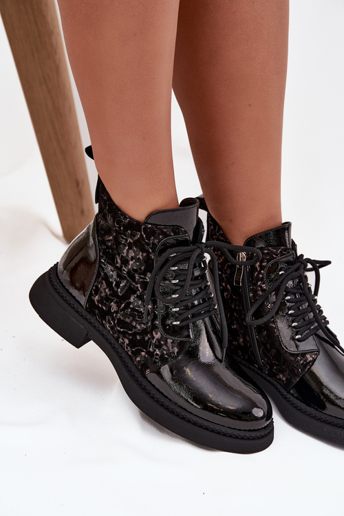 Lakované dámske čižmy s podšívkou D&A CR52-613 Čierne