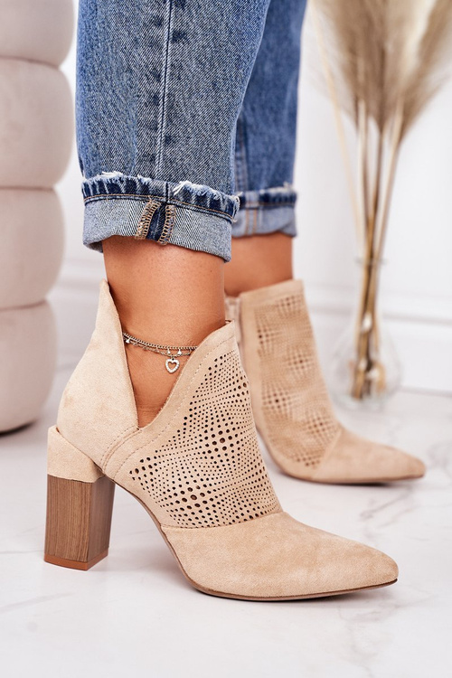 Otvorené topánky na poštovej bénii Michelle