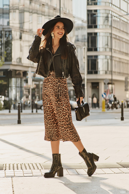 Kožené dámske čižmy na podpätku zateplené D&A JC42-37 Čierne