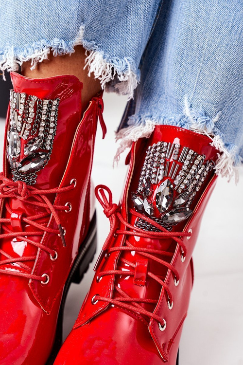 Maľované izolované vrecká s zirkónmi červený postoj