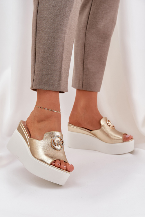 Sandal na platformě a klínu se zdobením zlaté Nanessia