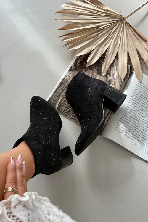 Dámské kotníkové boty na podpatku se zdobením D&A MR52-133 Černé