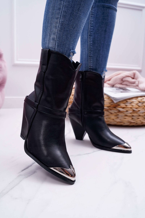 Dámske topánky na čiernom