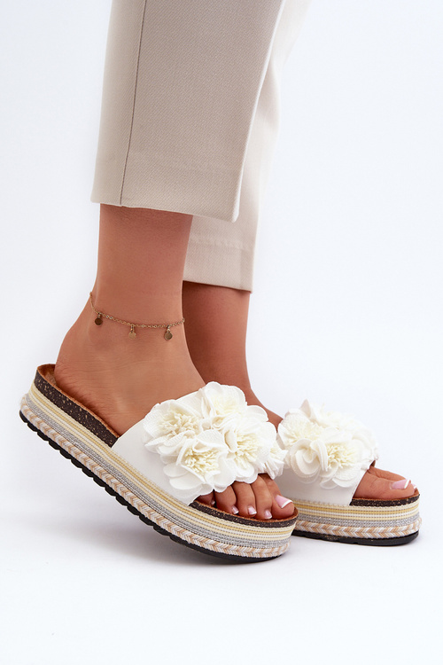 Dámske Sandále Na Platforme S Ozdobením Kvetinami Biele Nodina