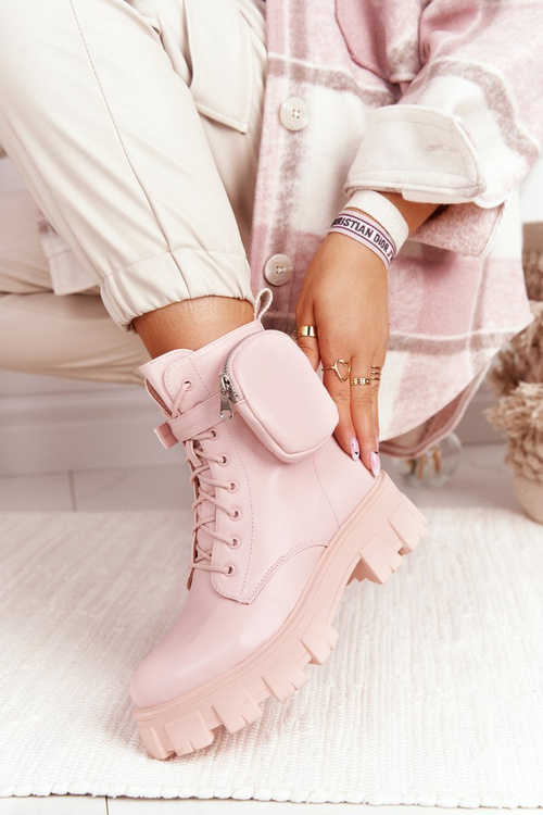 Pracovníci na platforme s obličkami Pink Saturnay