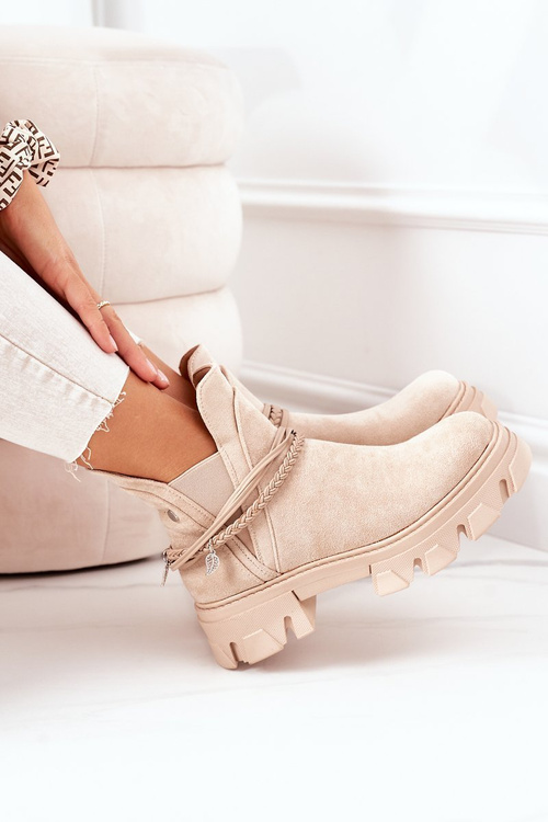 Izolované topánky, béžový nápad dobrý nápad