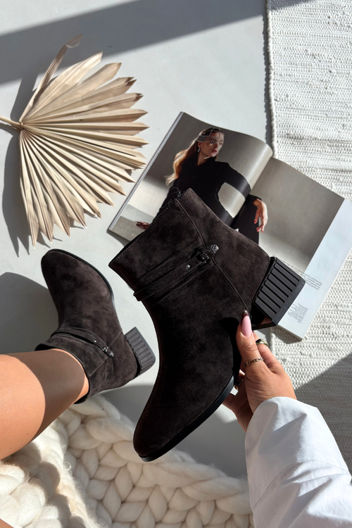 Dámské boty z přírodního semiše na klínu zateplené D&A CR52-651 čokoládové