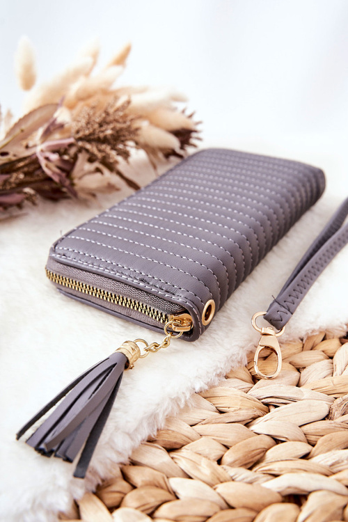 Veľká prešívaná peňaženka so sivým popruhom