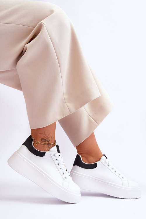 Športové topánky na masívnej bielej a bielej platforme Boneti