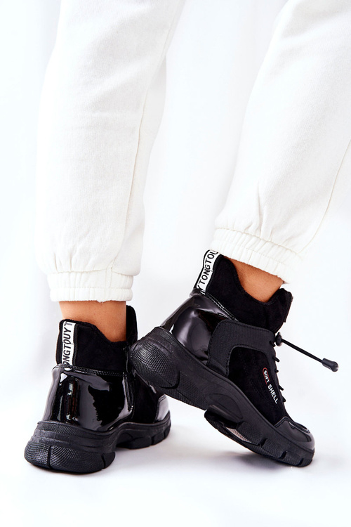 Vysoko kožené izolované športové topánky čierne zásluhy