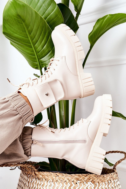 Izolovaný pracovníci s vreckovým béžovým úžasným