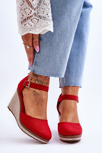 Dámské klasické sandály na klínu Červené Malani