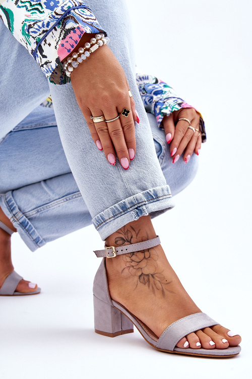 semišové sandály na nízkém podpatku Šedé Quincy