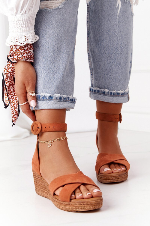 Semišové sandále na klinoch Maciejka 04565-29 červené