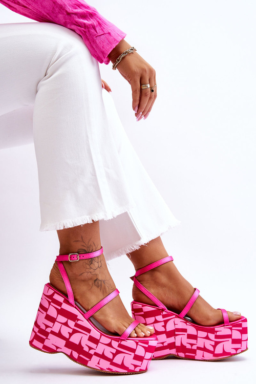 Módne klinové sandále so vzormi Fuksja Claria