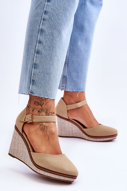 Dámske klasické klinové sandále s klinom