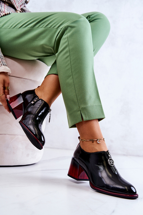 Maľované módne topánky na čiernej a červenej post Lorene