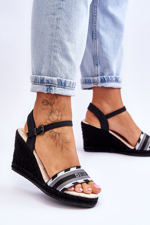 Dámske pohodlné klinové sandále Big Star LL274877 čierna