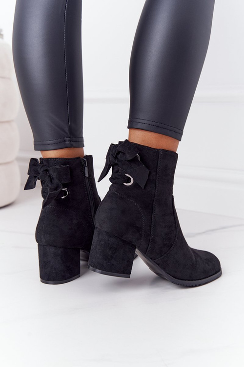 Izolované topánky žien na Čiernej kayle Post