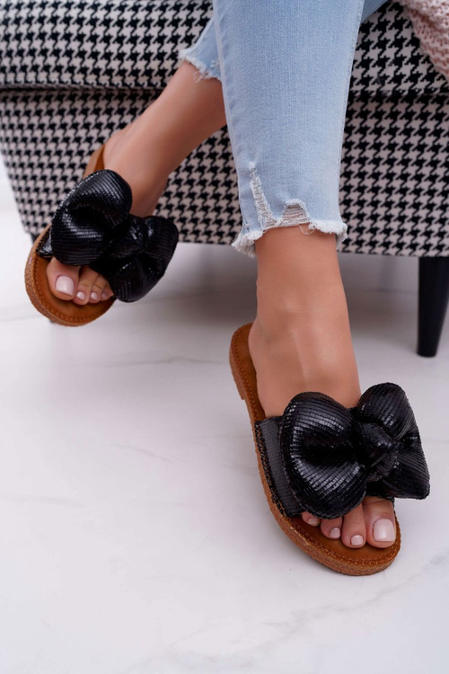 Ženské žabky s veľkou čiernou veľkou láskou