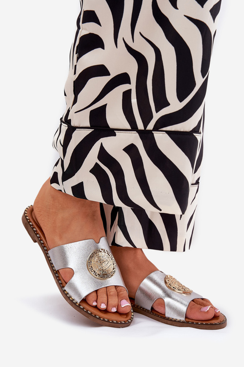 Ploché dámské sandály se zdobným detailem stříbrné Oferry