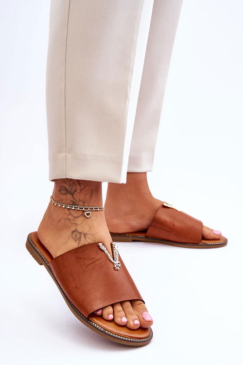 Klasické flip -flops s dekoráciou Camel Bertha