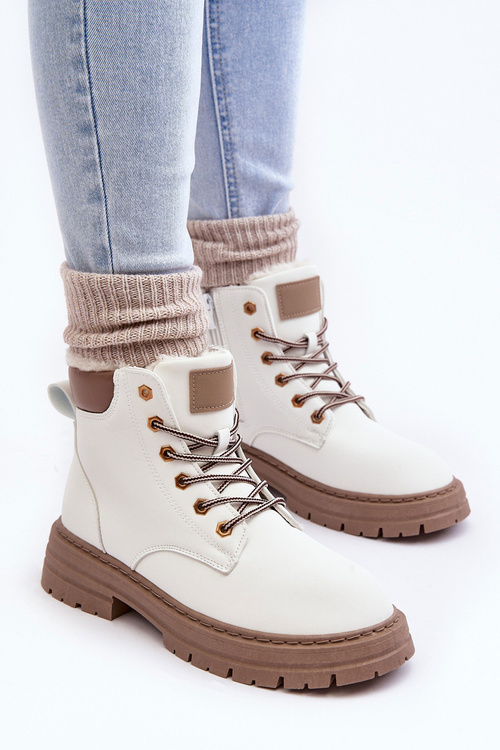 Dámska kožušina izolovaná bielym fenanovým kožušinou