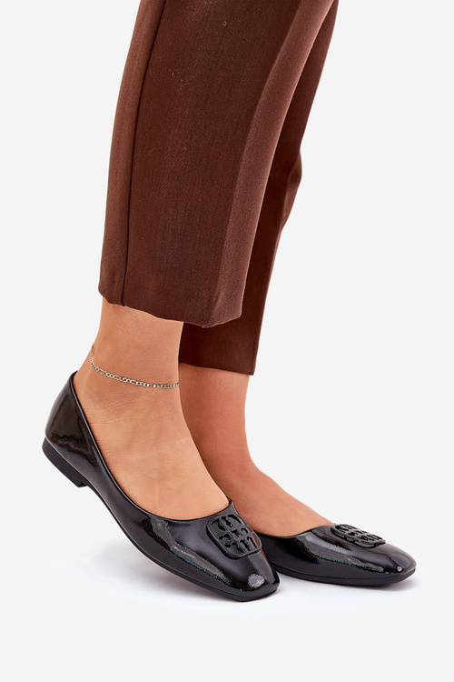 Lakovane Elegantné Dámske Baleríny S Dekoratívnym Detailom Čierne Vinceza 17377