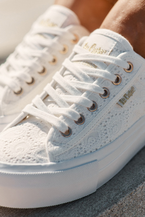 Dámske Tenisky S Čipkou Lee Cooper LCW-25-31-3438L Biele