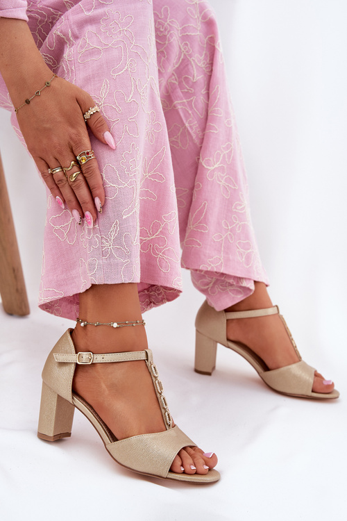 Dámske Sandále Na Opätku S Dekoratívnym Pásikom Eko Koža Zlaté Triavera