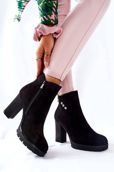 Semišové Kotníkové Boty Na Podpatku Černe Lagerlla