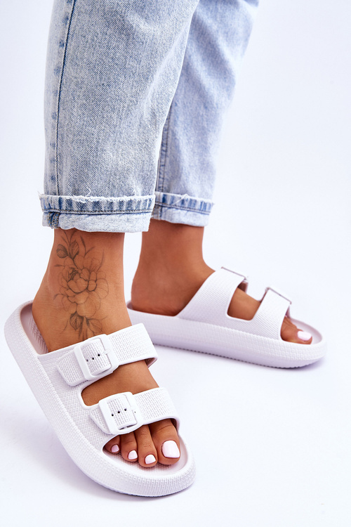 Dámske penové žabky s pruhmi biely sharmen