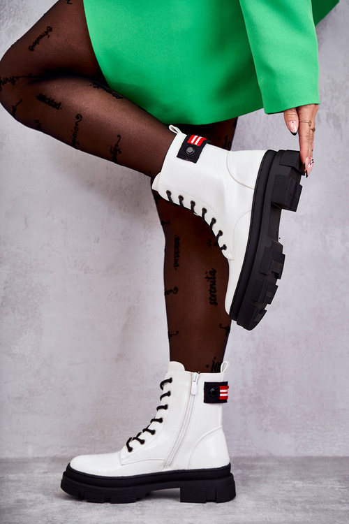 Dámské lakované boty šněrovací bílé Conny