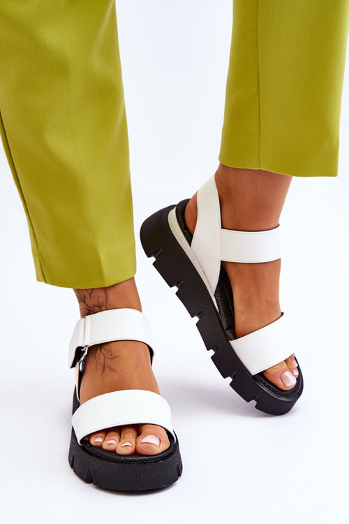 Dámske kožené sandále na bielej platforme Katte