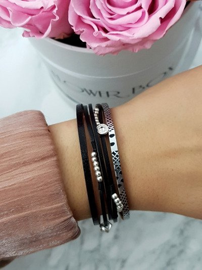 Dámsky náramok čierne čierne korálky Michiko
