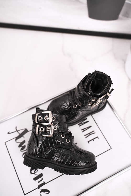 Detské topánky izolované s kožušinou lakovanou čiernou valentinou