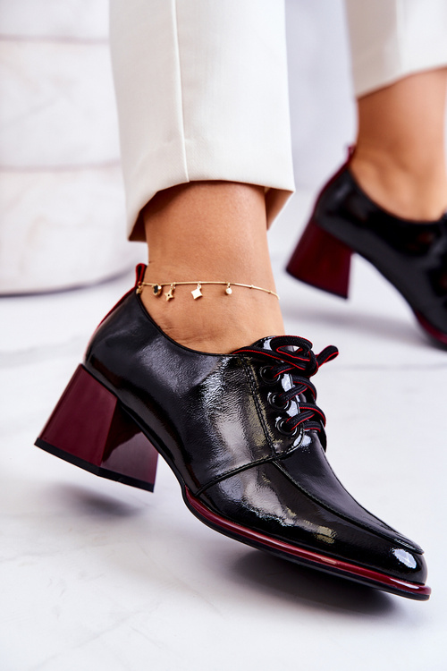 Lakované, zavazované boty na sloupku černo-červené Esmera