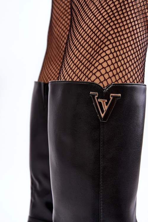 Dámske topánky pred kolenom na Čiernej Ceesine Post