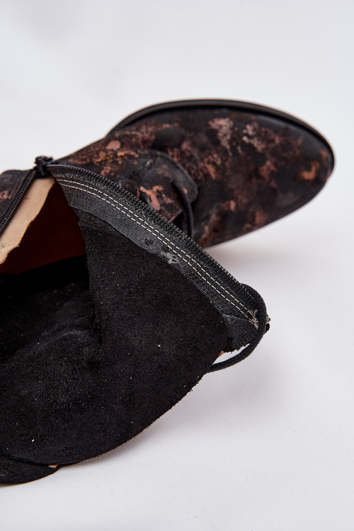 Semišové Vzorované Členkové Topánky Na Ploché Podrážke Maciejka 06391-02 Čierno-Zlaté