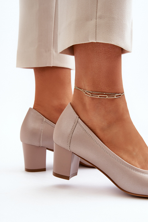 Černé lodičky na nízkém podpatku s ozdobou Aeliris