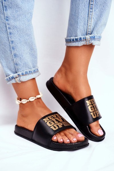 Ženy nikdy nedávajte zlatú čiernu farbu